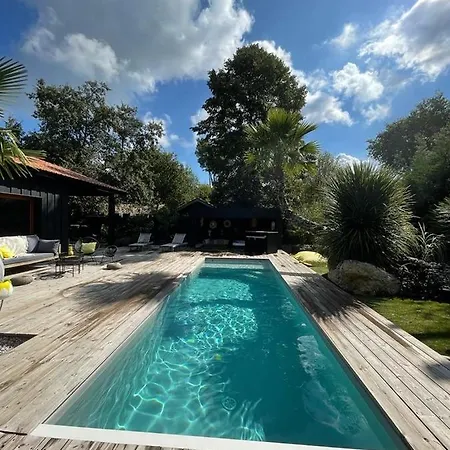 Taussat Piscine Chauffee Et Jacuzzi فيلة *
